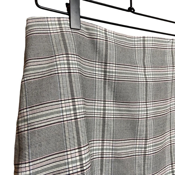 NWT LOFT GRAY BLACK WHITE PINK PLAID MINI PENCIL‎ SKIRT WITH RUFFLED HEM SIZE 10 - Picture 4 of 8
